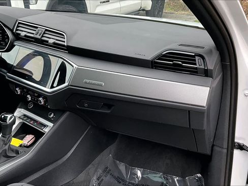 Used 2024 Audi Q3 2.0T Premium AWD/4WD image 30