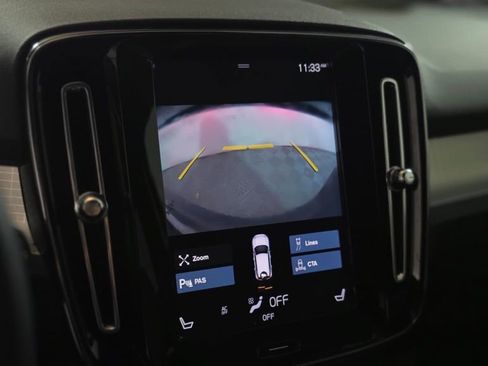 Used 2021 Volvo XC40 T5 Momentum w/ Climate Package image 22