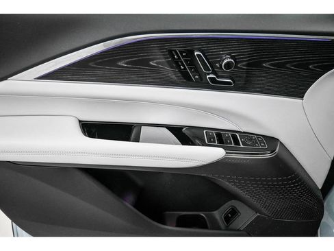 Certified 2024 Cadillac Lyriq Luxury AWD/4WD image 31