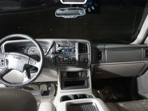 Used 2006 GMC Yukon XL SLT w/ SLT Preferred Equipment Group AWD/4WD image 17