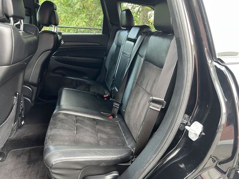 Used 2017 Jeep Grand Cherokee Altitude AWD/4WD image 12