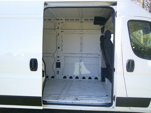 Used 2022 RAM ProMaster 2500 image 17