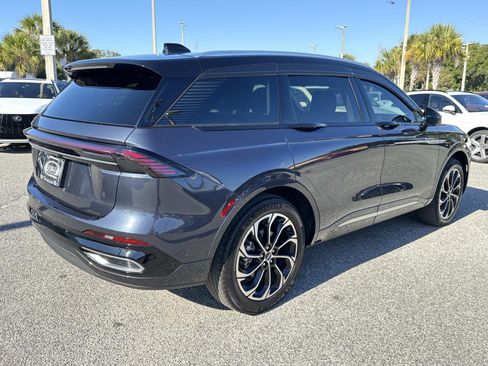 Used 2024 Lincoln Nautilus Reserve image 3