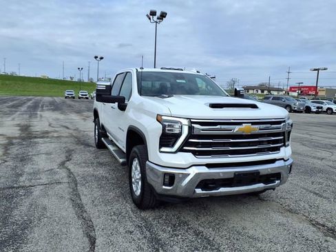 Used 2025 Chevrolet Silverado 3500 LTZ w/ LTZ Convenience Package AWD/4WD image 4
