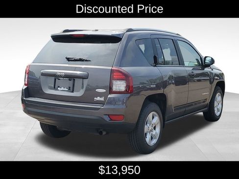 Used 2017 Jeep Compass Latitude FWD image 3