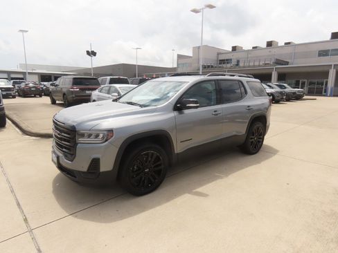 Used 2023 GMC Acadia SLE w/ Driver Convenience Package FWD image 2