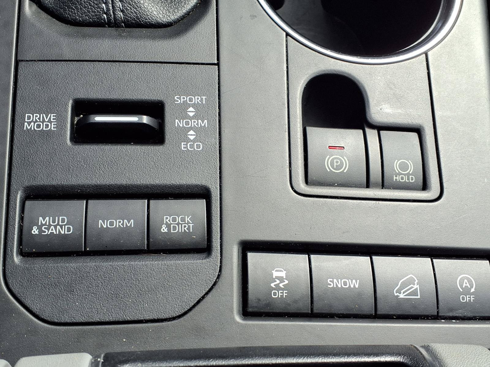 Used 2022 Toyota Highlander LE AWD/4WD image 8