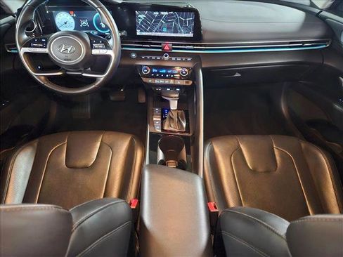 Used 2022 Hyundai Elantra Limited image 19