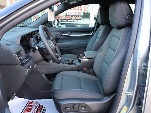 New 2026 GMC Terrain AT4 w/ LPO, Black Badging Package AWD/4WD image 13