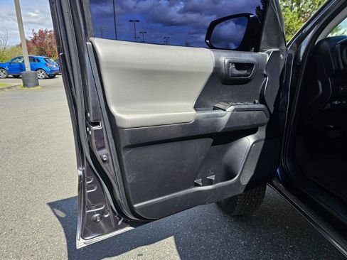 Used 2021 Toyota Tacoma SR AWD/4WD image 23