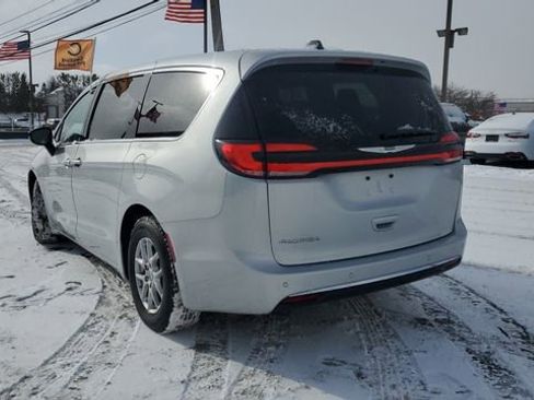 Certified 2024 Chrysler Pacifica Touring-L image 27