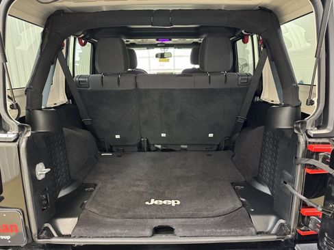 Used 2017 Jeep Wrangler Unlimited Sahara w/ Connectivity Group image 22