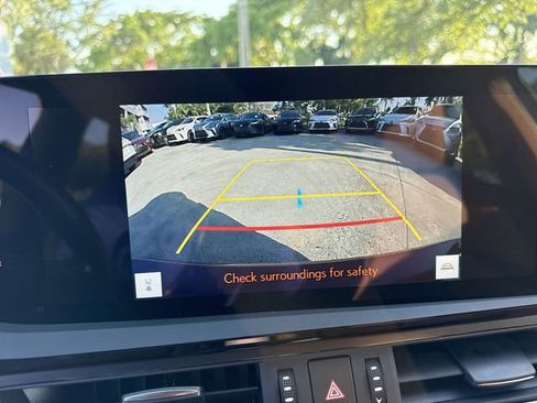 Used 2025 Lexus ES 300h w/ Premium Package FWD image 17