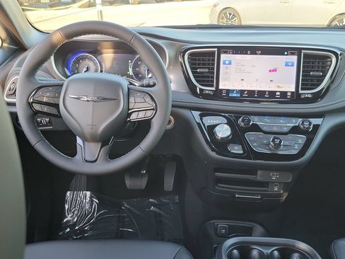 New 2026 Chrysler Pacifica Select FWD image 5