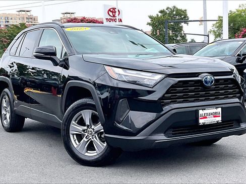 Used 2023 Toyota RAV4 LE AWD/4WD image 2