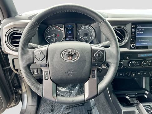 Used 2022 Toyota Tacoma TRD Sport w/ Technology Package AWD/4WD image 11