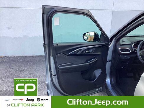 Used 2023 Chevrolet TrailBlazer RS image 9