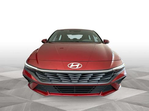 Used 2024 Hyundai Elantra SEL FWD image 3