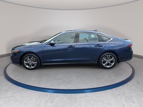 Used 2023 Honda Accord EX image 8