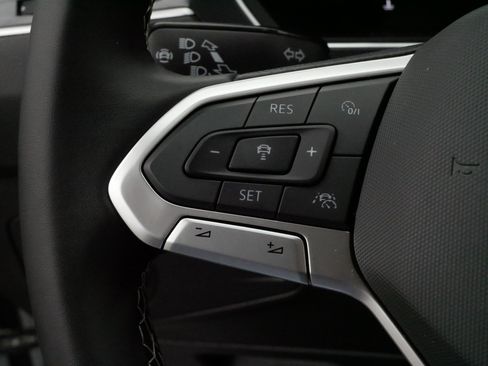 Certified 2024 Volkswagen Tiguan SE image 25