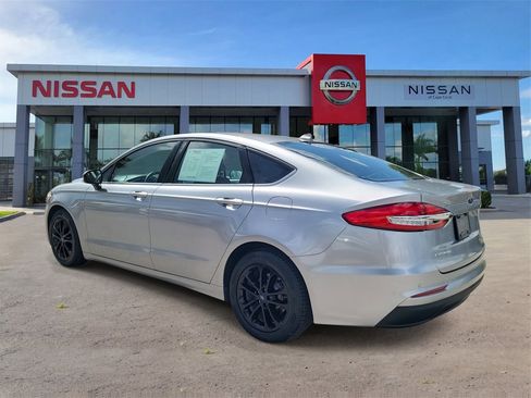 Used 2020 Ford Fusion SE image 6