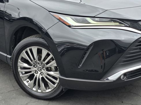 Used 2024 Toyota Venza XLE AWD/4WD image 9