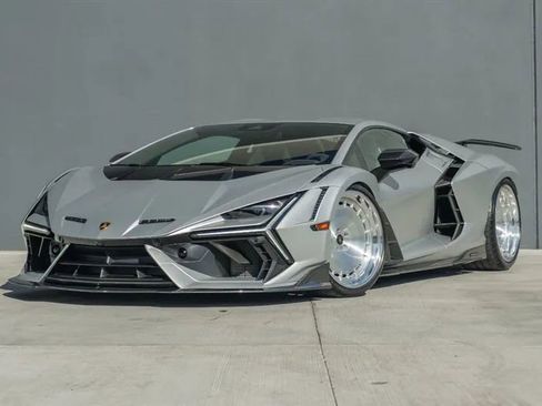 Used 2024 Lamborghini Revuelto image 7