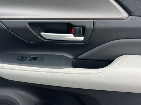 New 2026 Toyota Grand Highlander XLE image 21