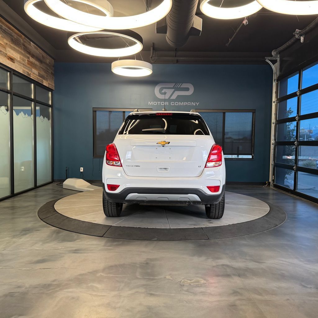 Used 2018 Chevrolet Trax LT w/ LT Convenience Package AWD/4WD image 4