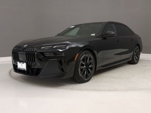 Certified 2023 BMW 740i w/ Parking Assistance Package image 34