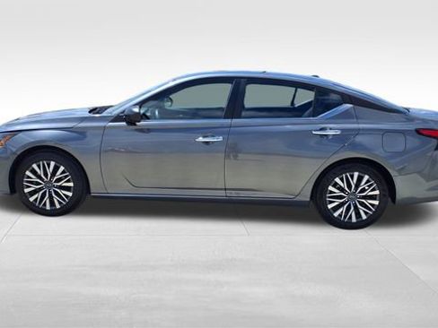 Used 2025 Nissan Altima 2.5 SV image 5