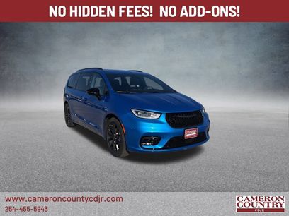 New 2026 Chrysler Pacifica Limited w/ S Appearance Package
