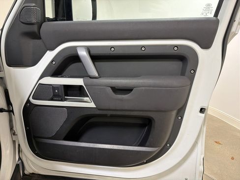 Used 2022 Land Rover Defender 110 X-Dynamic SE image 23