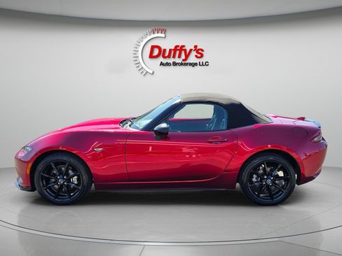 Used 2021 MAZDA MX-5 Miata Club RWD image 18