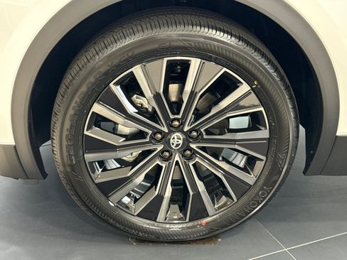 New 2026 Toyota C-HR AWD/4WD image 5