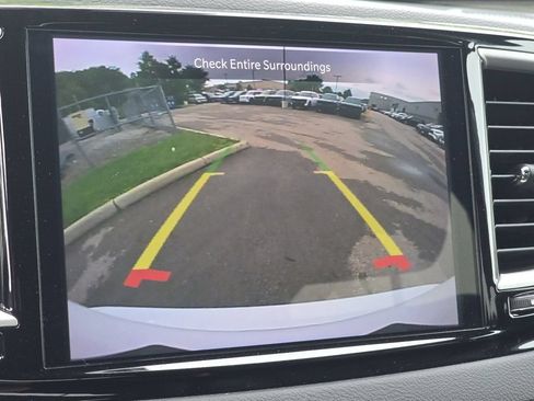 Used 2025 Chrysler Pacifica Select FWD image 28