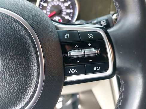 Certified 2024 Kia Carnival LX image 19