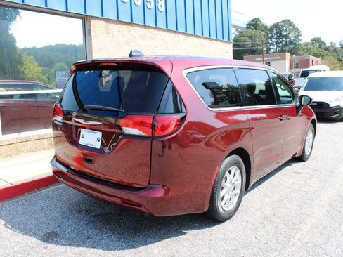 Used 2021 Chrysler Voyager LX image 6