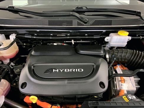 Used 2022 Chrysler Pacifica Limited w/ Uconnect Theater Family Group FWD image 10