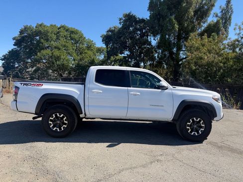 Used 2021 Toyota Tacoma TRD Off-Road w/ Technology Package AWD/4WD image 6