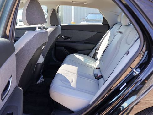 Used 2024 Hyundai Elantra Limited image 9