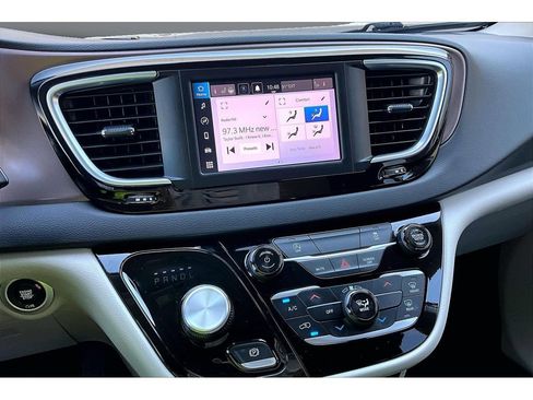 Certified 2024 Chrysler Voyager LX FWD image 9