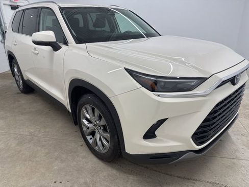 Used 2024 Toyota Grand Highlander Limited image 3