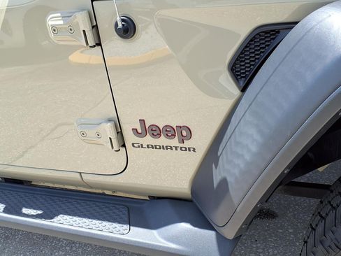 Used 2020 Jeep Gladiator Rubicon image 10