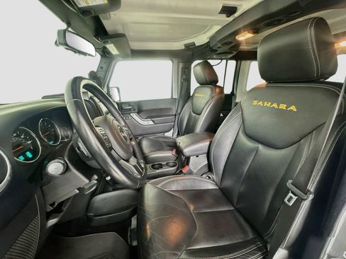 Used 2014 Jeep Wrangler Unlimited Sahara w/ Connectivity Group AWD/4WD image 11