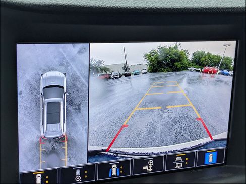 Used 2022 GMC Terrain SLT w/ Tech Package FWD image 28