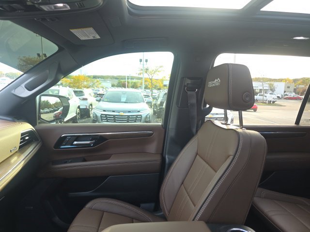 Used 2026 Chevrolet Suburban High Country AWD/4WD image 34