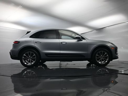Used 2022 Porsche Macan image 55