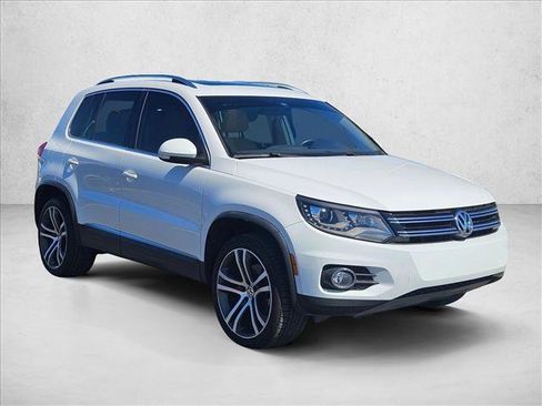 Used 2017 Volkswagen Tiguan SEL image 3
