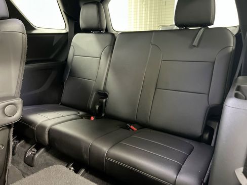 Used 2023 Chevrolet Traverse LT w/ LT Premium Package AWD/4WD image 24